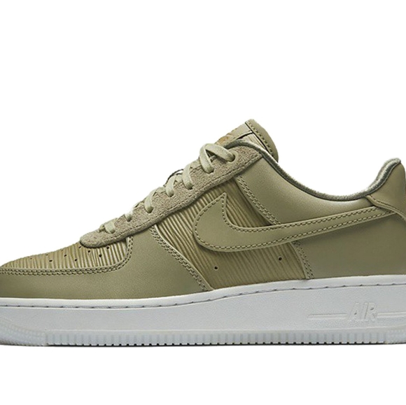 Nike Shoes - NIKE Airforce 1 '07 LX Sneakers  Size 7